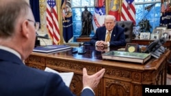 دونالد ترامپ در حال گفت‌وگو با رویترز در کاخ سفید