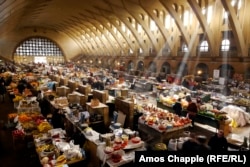 Pak Shuka, a historic market that was mostly demolished and transformed into a shopping mall (photo taken in 2012)