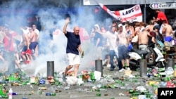 Беспорядки, устроенные болельщиками в Марселе во время Чемпионата Европы по футболу