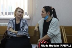 Сьвятлана Ціханоўская з адвакаткай