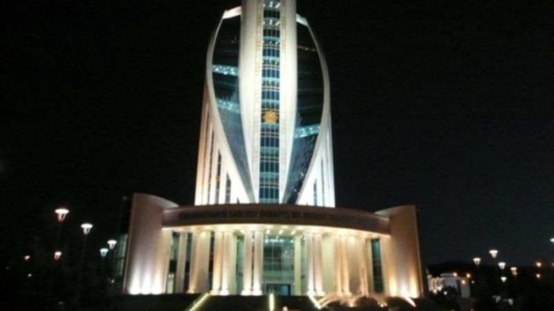 Türkmen Saglyk ministrligi rus neşirinde ýurtdaky poliomiýelit bilen bagly ýagdaýlaryň “ýoýulyp görkezilýändigini” aýdýar