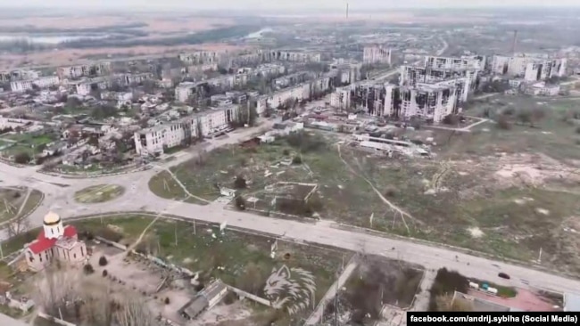 Qyteti i pushtuar i Oleshky në rajonin e Khersonit është vetëm 9 kilometra nga Khersoni. Shkatërrimi nga bombardimet ruse është i dukshëm në pamjet e dronit nga Brigada e 34-të e Forcave të Armatosura të Ukrainës.