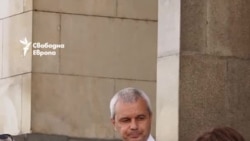 „Да свалим „урсулите“. Протест срещу еврото с руски знамена поиска оставка на правителството