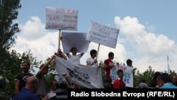 Протест на Албанците против операцијата Монструм.