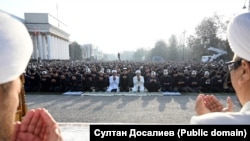Бишкектеги Эски аянттагы Орозо айт намазы. 2026-жылдын 20-марты. 