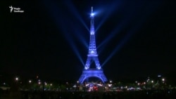 Ейфелева вежа відсвяткувала 130 років світловим шоу – відео
