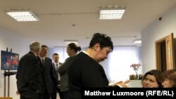 Julija Barjajeva govori drugim članovima crkve na sastanku u crkvi Isusa Hrista svetaca posljednjih dana u Tveru. "Oni koji nas poznaju i oni koji redovno putuju u inostranstvo interesiraju se o crkvi", kaže Barjajeva.