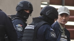 Alexandru Bălan, fost director adjunct al Serviciului de Informații și Securitate (SIS) din R. Moldova, este adus de oamenii legii la sediul central al DIICOT din București, 9 septembrie 2025.