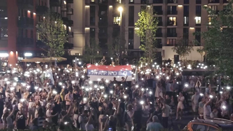 Serbian Protesters Set Up Barricades, Demand Release Of Detained Demonstrators