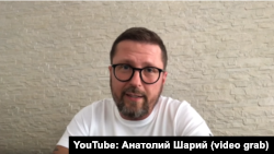 З 2019 року Анатолій Шарій фактично проживає в Іспанії, звідки «організовує піар-акції проросійської спрямованості, створює й поширює політично заангажовані тенденційні сюжети антиукраїнського змісту». 