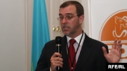 Исполнительный директор фонда "Бота" Кристофер Кавано. Алматы, 20 мая 2010 года. 