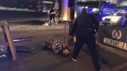 دست‌کم یک نفر از مظنونان با گلوله پلیس کشته شده‌است. ممکن است فرد دیگری که در یک تصویر روی زمین در نزدیکی او دیده شده، نیز یکی دیگر از عوامل حملات باشد