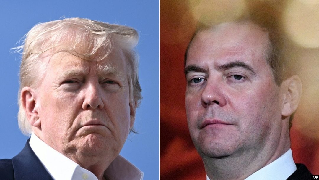 Американскиот претседател Доналд Трамп (лево) и рускиот поранешен претседател Дмитриј Медведев ( десно) кој сега е заменик-претседател на Советот за безбедност на Русија 