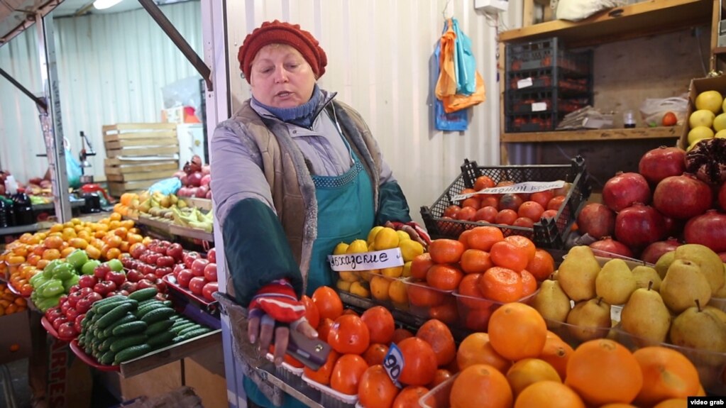 A ban on imports of tomatoes from Turkey was not affected by the resolution.