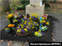 Могила Степана Бандери в Мюнхені. Квітень 2026 року