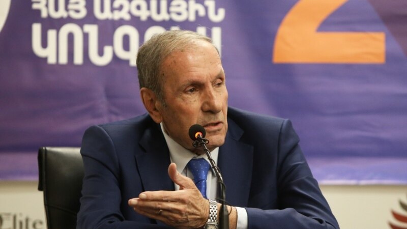 Ter-Petrosian Urges Release Of ‘Political Prisoners’