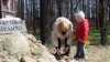 Belarus – The memory day Radaunitsa (Radunica, Radaŭnica) in Kurapaty, 24Apr2012