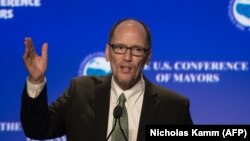 US -- US Labor Secretary Tom Perez speaks at the 84th annual Winter Meeting of The United States Conference of Mayors in Washington, DC, on January 21, 2016. / AFP PHOTO / Nicholas Kamm