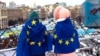 Дети с флагами Евросоюза на площади Независимости в Киеве, 18 марта 2018 года
