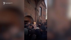 Թալինում Սուրբծննդյան պատարագը խոչընդոտել են. խորան է բարձրացել կարգալույծ քահանան