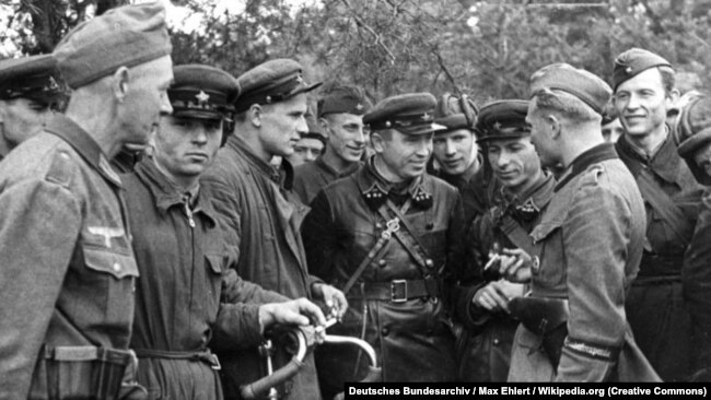 Зустріч військових Вермахту і Червоної армії після вторгнення на територію Польщі військ Німеччини та СРСР. Брест, 20 вересня 1939 року