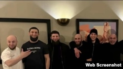 დავით მიქაძე (მარჯვნიდან პირველი) და MMA-ის მებრძოლები, გურამ ქუთათელაძე (მარჯვნიდან მესამე) და ხამზატ ჩიმაევი (მარცხნიდან მეორე)