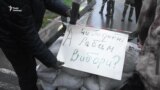 «Я не можу проголосувати!». Консульство Росії в Одесі заблокували (відео)