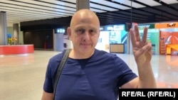 Ресей аннексиялап алған Қырымда төрт жыл түрмеде отырып, бостандыққа шыққан Азаттық радиосының журналисі Владислав Есипенко