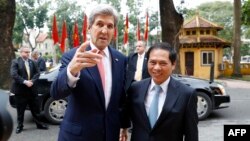 U.S. Secretary of State John Kerry (left) arrives with acting Foreign Minister Bui Thanh Son at the Ministry of Foreign Affairs, before their meeting in Hanoi on Januray 13.