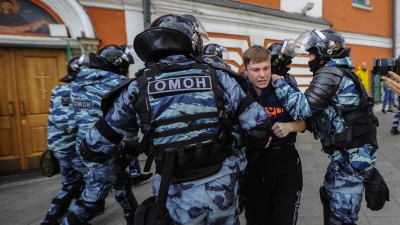 Орусияда митингдердеги полициянын аракетине сын күчөдү 
