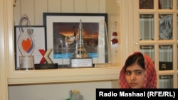 Malala Yousafzai fotografiată de reporterul Radioului Mashaal, Abdul Hai Kakar la Birmingham