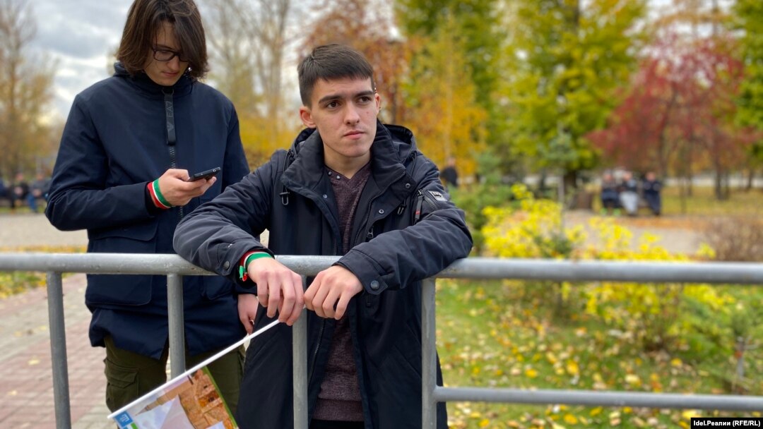 Хәтер көне митингына килгән яшь буын вәкилләре