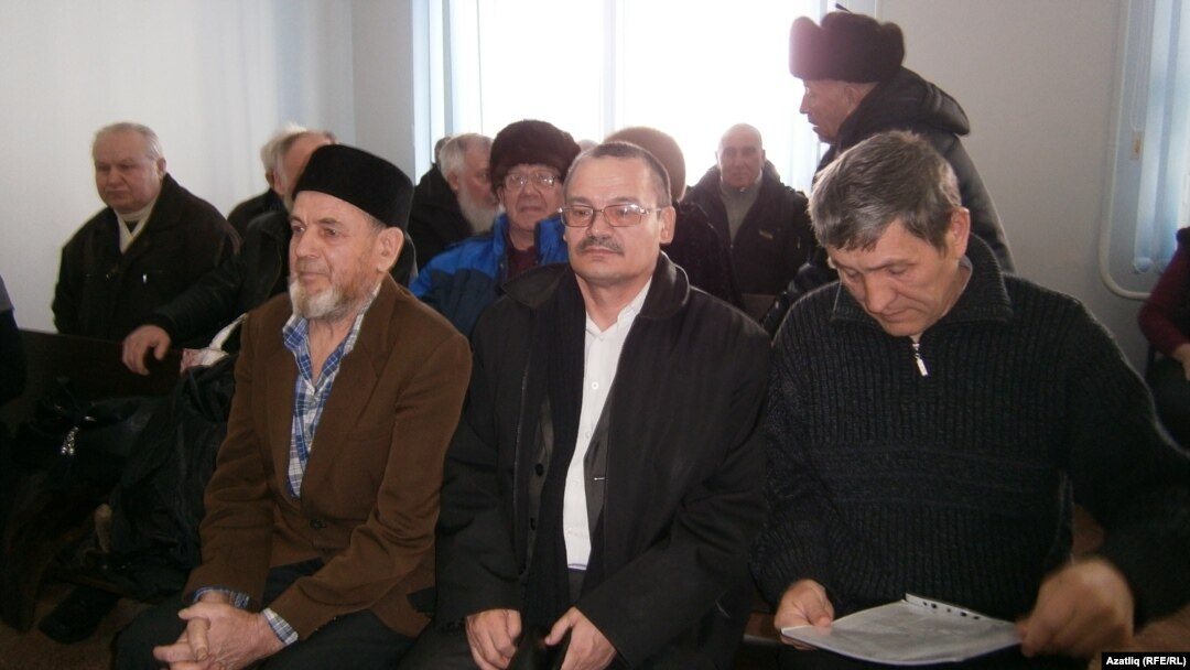 Мәхкәмә залында. Алда, сулдан уңга: Гамил Камалетдинов, Рәфис Кашапов, Зиннур Әһлиуллин. Чаллы, 21 март 2012
