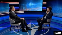 Generalni sekretar NAO saveza Mark Rutte u razgovoru sa novinarom RSE Rikardom Jozwiakom