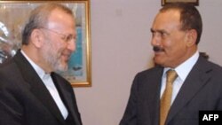 Yemeni President Ali Abdullah Saleh (right) with Iranian Foreign Minister Manuchehr Mottaki at the presidential palace in Sana'a in April 2008