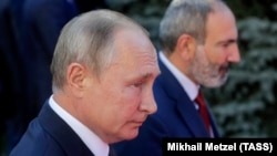 Президент России Владимир Путин и премьер-министр Армении Никол Пашинян. Архивное фото