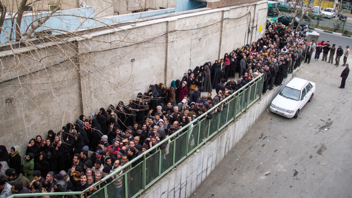 Critics Spoil Iranian Government's Food-Aid Initiative