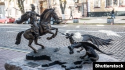 Скульптура «Козак Переможець» у Києві, присвячена захисникам Незалежності України – учасникам АТО, яку було відкрито 24 серпня 2015 року