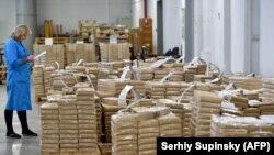 «Ուկրաինա» հրատարակչությունը տպագրել է մարտի 31-ի նախագահական ընտրությունների քվեաթերթիկները, Կիև, 21 մարտի, 2019թ.