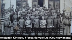 Echipele de negociere a armistițiului, Focșani, 9 decembrie 1917. Sursa: Constantin Kirițescu, Istoria războiului pentru întregirea României, ediția a II-a, 1925; și https://www.facebook.com/Focsaniulvechi 