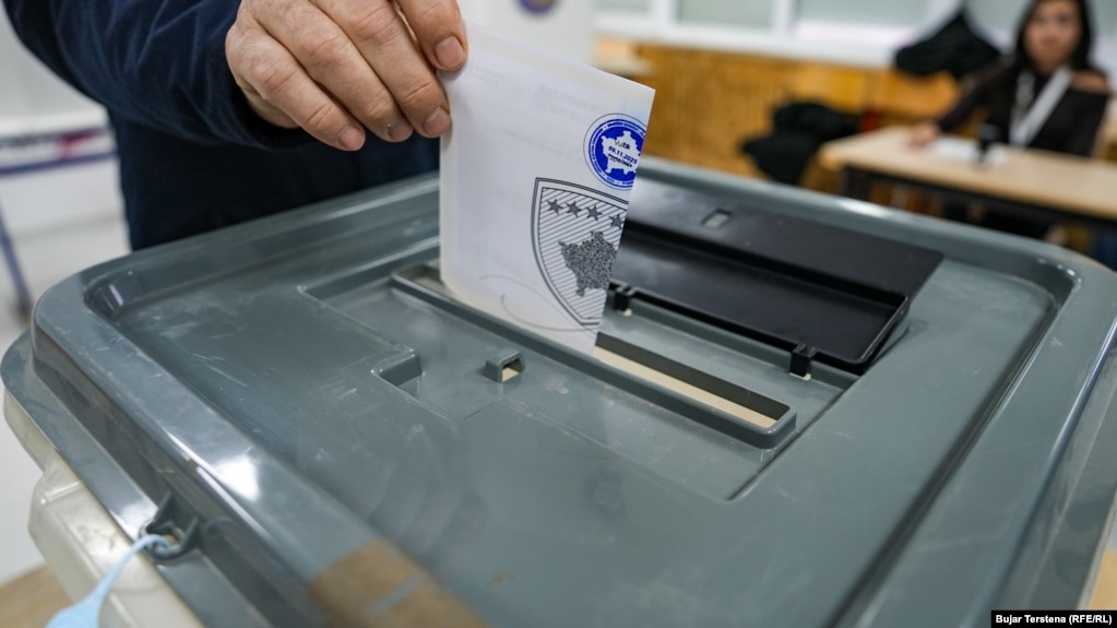 Balotazhi sot do të zhvillohet në 18 nga 38 komuna sa ka vendi, pasi këto komuna nuk arritën ta zgjedhin kryetarin në rundin e parë të zgjedhjeve lokale më 12 tetor.