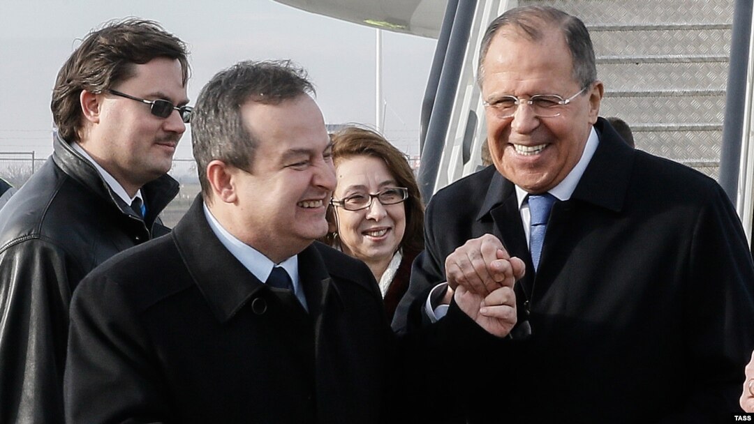 Ivica Dačić i Sergej Lavrov na aerodromu u Beogradu 12.decembra 2016.