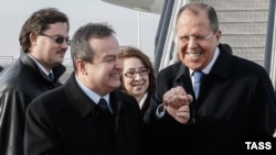 Ivica Dačić i Sergej Lavrov na aerodromu u Beogradu 12.decembra 2016.