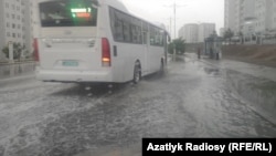 Ýagynly gün. Aşgabat (Illýustrasiýa suraty) 