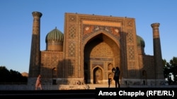 Площадь Регистан в Самарканде - одном из городов Узбекистана, который может быть потенциальным магнитом для иностранных туристов.