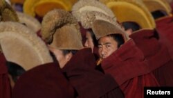 Tibetlik rohiblarning aksariyati rasmiy Pekin siyosatidan norozi ekani aytiladi.