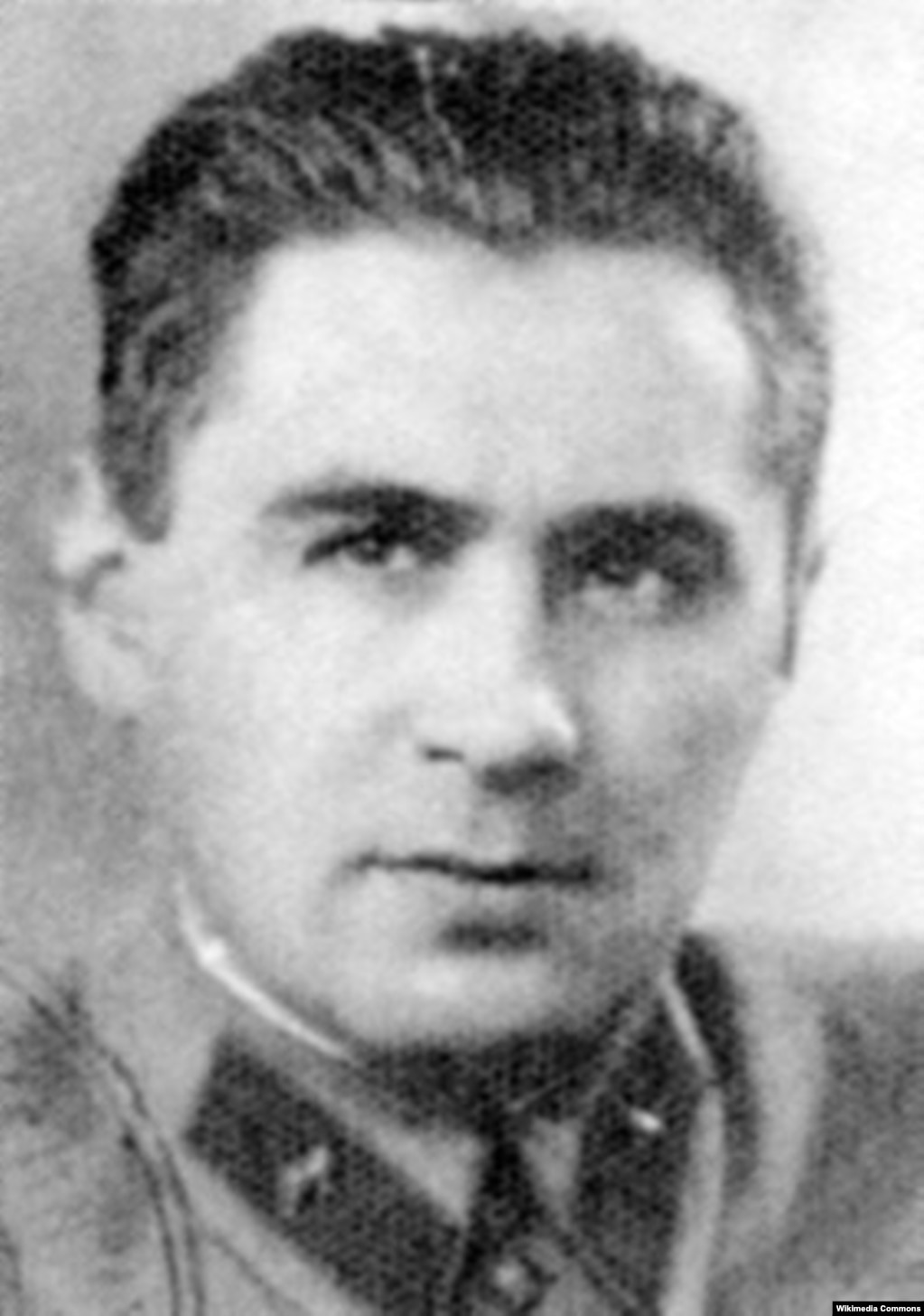 Павло Судоплатов (1907–1996) – керівник радянських закордонних диверсійних спецслужб. Брав безпосередню участь у розробці та виконанні гучних політичних убивств опонентів сталінського режиму та радянської влади