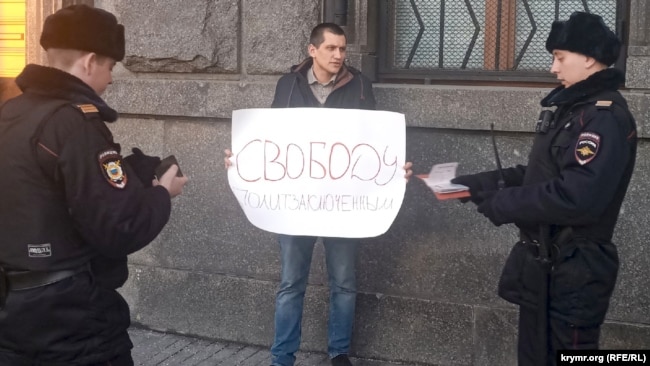 Павел Степанченко на одиночном пикете в Москве, 21 февраля 2020 года