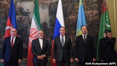 Досым осы азиялық медбикенің тәтті кискасына терең кіреді Досым осы азиялық медбикенің тәтті кискасына терең кіреді