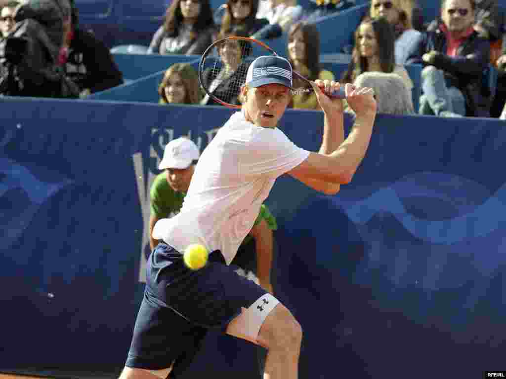 Serbia Open 2010. - Drugi teniski ATP turnir "Serbia Open", održan je u konkurenciji 50 igrača iz 21 zemlje u Beogradu, ( 03.-09.05.). Domaćin je Drugi teniski ATP turnir "Serbia Open", održan je u konkurenciji 50 igrača iz 21 zemlje u Beogradu, ( 03.-09.05.). Domaćin je bio Novak Đoković, a turnir je osvojio amerikanac Sam Querry, pošto je u finalu savladao svog zemljaka Johna Iznera sa 2:1 (3:6, 7:6, 6:4). Foto: Vesna Anđić 